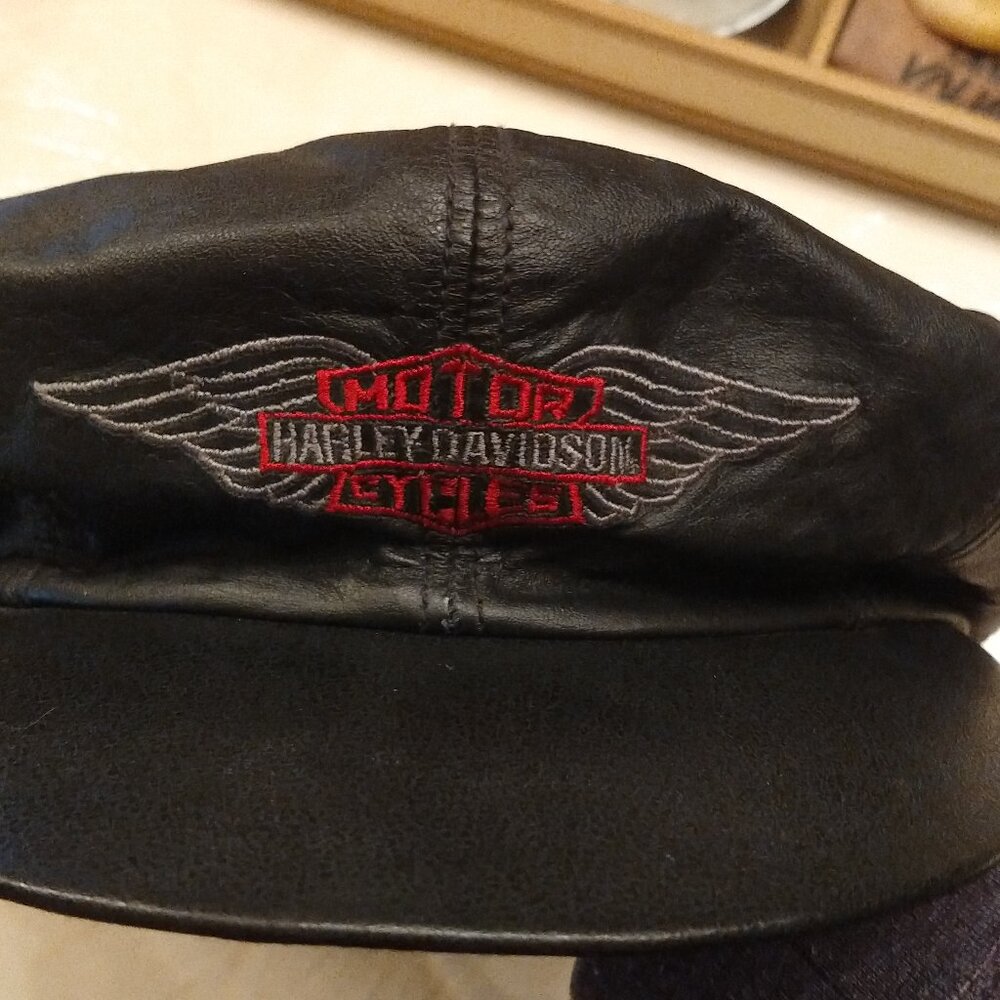 Harley-Davidson Vintage Black Leather Cap with Red Logo - Picture 3 of 15